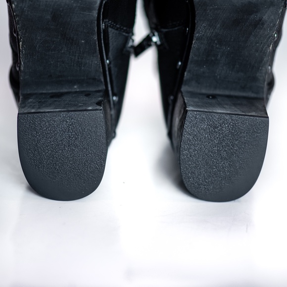 Ugg Black Booties, stacked heel, shearling lined - Picture 3 of 8